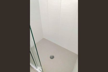 Banheiro de kitnet/studio para alugar com 1 quarto, 20m² em República, São Paulo