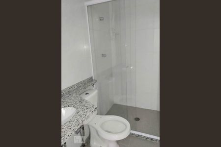 Banheiro de kitnet/studio para alugar com 1 quarto, 20m² em República, São Paulo