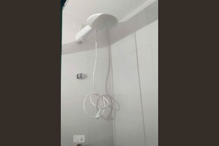 Banheiro de kitnet/studio para alugar com 1 quarto, 20m² em República, São Paulo