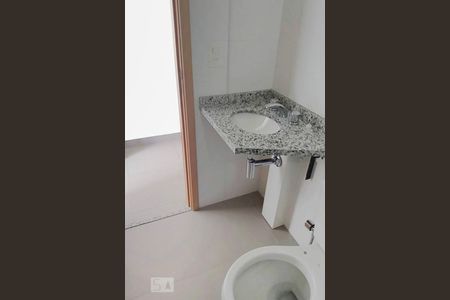 Banheiro de kitnet/studio para alugar com 1 quarto, 20m² em República, São Paulo