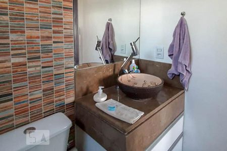 Banheiro de apartamento à venda com 2 quartos, 54m² em Vila Gomes, São Paulo