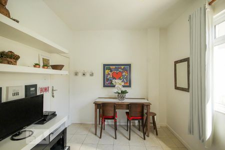 Sala de apartamento para alugar com 2 quartos, 50m² em Copacabana, Rio de Janeiro