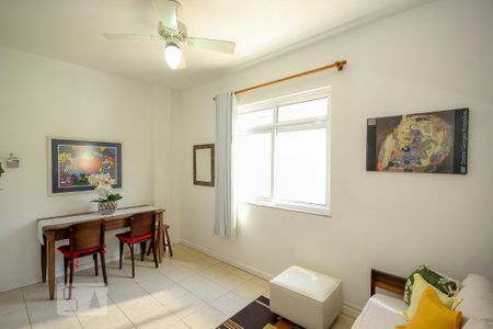 Sala de apartamento para alugar com 2 quartos, 50m² em Copacabana, Rio de Janeiro