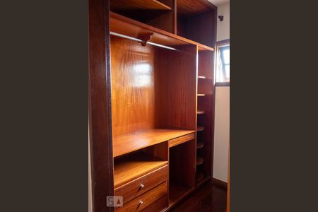 Casa à venda com 220m², 3 quartos e 3 vagasCloset da suíte