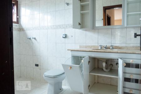 Casa à venda com 220m², 3 quartos e 3 vagasBanheiro da Suíte