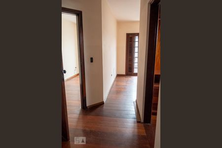 Casa à venda com 220m², 3 quartos e 3 vagasSuíte