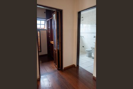 Casa à venda com 220m², 3 quartos e 3 vagasSuíte