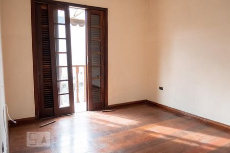 Casa à venda com 220m², 3 quartos e 3 vagasSuíte