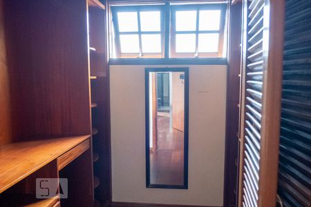 Casa à venda com 220m², 3 quartos e 3 vagasCloset da suíte