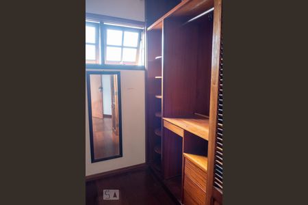 Casa à venda com 220m², 3 quartos e 3 vagasCloset da suíte