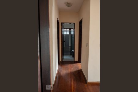 Casa à venda com 220m², 3 quartos e 3 vagasCorredor