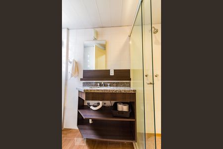 banheiro de kitnet/studio para alugar com 1 quarto, 27m² em Centro Histórico, Porto Alegre