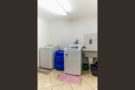 Casa à venda com 350m², 4 quartos e 5 vagasLavanderia