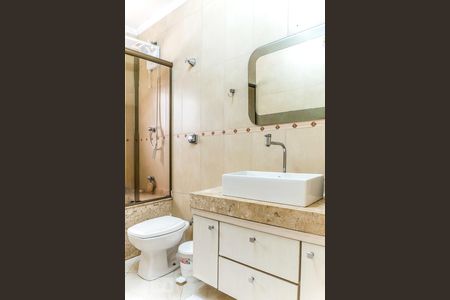 Casa à venda com 350m², 4 quartos e 5 vagasBanheiro da Suíte 1