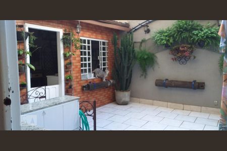 Casa à venda com 110m², 2 quartos e sem vaga Casa à venda com 110m², 2 quartos e sem vagaQuintal