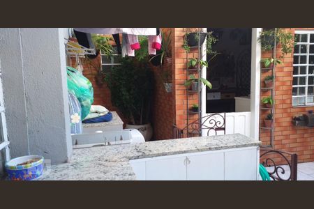 Casa à venda com 110m², 2 quartos e sem vaga Casa à venda com 110m², 2 quartos e sem vagaQuintal