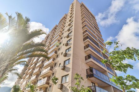 Apartamento para alugar com 65m², 2 quartos e 1 vagaFachada