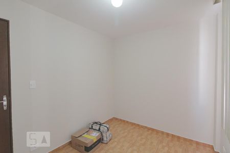 Quarto 2 de apartamento para alugar com 2 quartos, 50m² em Novo Mundo, Curitiba