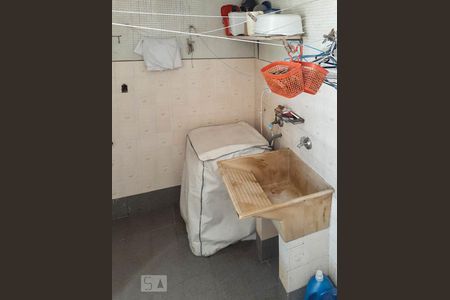 Casa à venda com 140m², 3 quartos e 1 vagaÁrea de serviço 