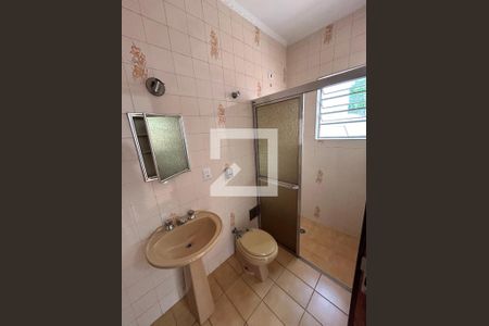 Casa à venda com 240m², 3 quartos e 4 vagas Casa à venda com 240m², 3 quartos e 4 vagasBanheiro 2 Casa dos fundos