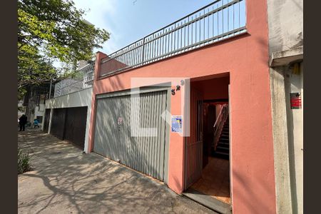 Casa à venda com 240m², 3 quartos e 4 vagas Casa à venda com 240m², 3 quartos e 4 vagasFachada da casa