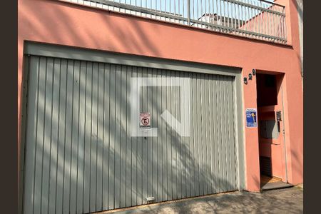 Casa à venda com 240m², 3 quartos e 4 vagas Casa à venda com 240m², 3 quartos e 4 vagasFachada da casa