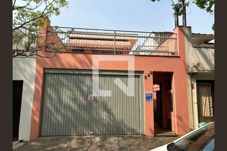 Casa à venda com 240m², 3 quartos e 4 vagas Casa à venda com 240m², 3 quartos e 4 vagasFachada da casa