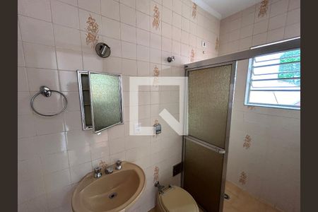 Casa à venda com 240m², 3 quartos e 4 vagas Casa à venda com 240m², 3 quartos e 4 vagasBanheiro 2 Casa dos fundos