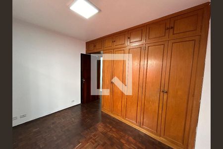 Casa à venda com 240m², 3 quartos e 4 vagas Casa à venda com 240m², 3 quartos e 4 vagasQuarto 2