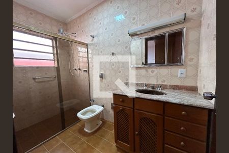 Casa à venda com 240m², 3 quartos e 4 vagas Casa à venda com 240m², 3 quartos e 4 vagasBanheiro da Suíte