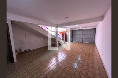 Casa à venda com 240m², 3 quartos e 4 vagas Casa à venda com 240m², 3 quartos e 4 vagasGaragem