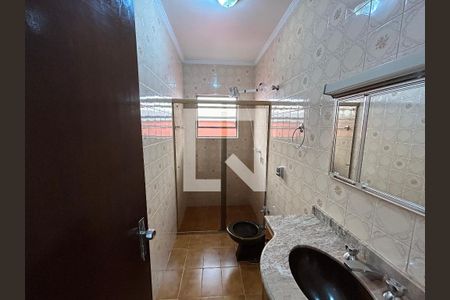 Casa à venda com 240m², 3 quartos e 4 vagas Casa à venda com 240m², 3 quartos e 4 vagasBanheiro 1