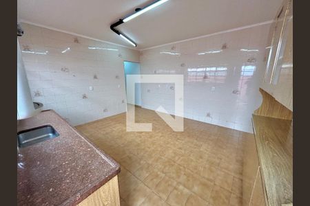 Casa à venda com 240m², 3 quartos e 4 vagas Casa à venda com 240m², 3 quartos e 4 vagasCozinha