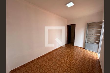 Casa à venda com 240m², 3 quartos e 4 vagas Casa à venda com 240m², 3 quartos e 4 vagasCasa dos fundos