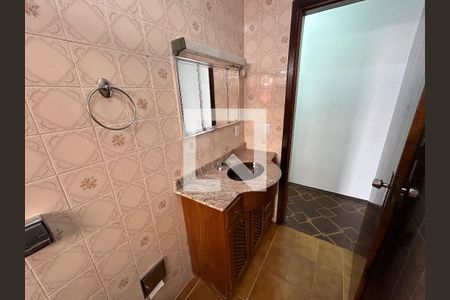 Casa à venda com 240m², 3 quartos e 4 vagas Casa à venda com 240m², 3 quartos e 4 vagasBanheiro 1