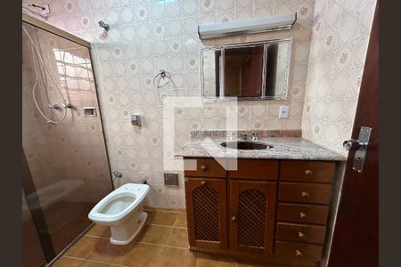 Casa à venda com 240m², 3 quartos e 4 vagas Casa à venda com 240m², 3 quartos e 4 vagasBanheiro da Suíte