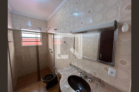 Casa à venda com 240m², 3 quartos e 4 vagas Casa à venda com 240m², 3 quartos e 4 vagasBanheiro 1