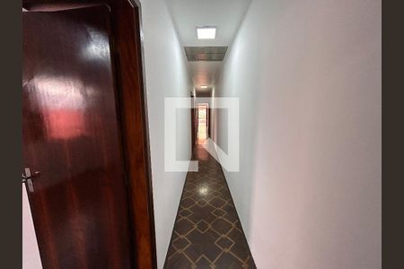 Casa à venda com 240m², 3 quartos e 4 vagas Casa à venda com 240m², 3 quartos e 4 vagasCorredor