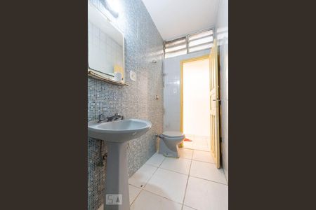 Banheiro Social de casa para alugar com 2 quartos, 110m² em Chácara Inglesa, São Paulo