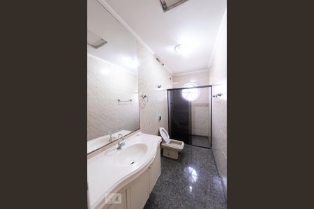 Casa à venda com 430m², 4 quartos e 4 vagas Casa à venda com 430m², 4 quartos e 4 vagasBanheiro Social