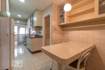 Apartamento para alugar com 156m², 4 quartos e 2 vagasCozinha