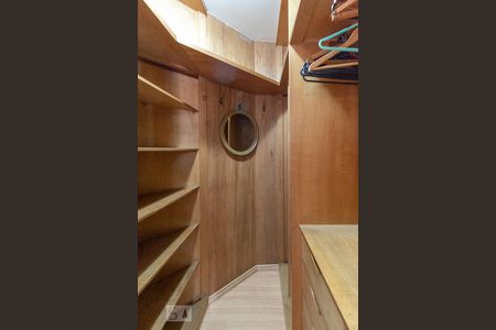 Apartamento para alugar com 156m², 4 quartos e 2 vagasCloset da suíte