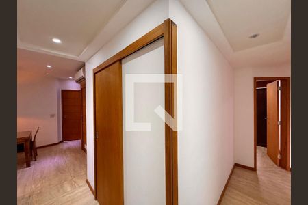 Corredor de apartamento para alugar com 4 quartos, 125m² em Recreio dos Bandeirantes, Rio de Janeiro