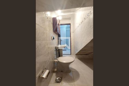 Casa de condomínio para alugar com 100m², 3 quartos e sem vagaBANHEIRO 