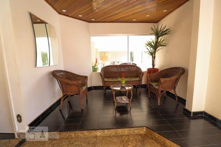 Hall de Entrada de apartamento à venda com 2 quartos, 60m² em Setor Bueno, Goiânia