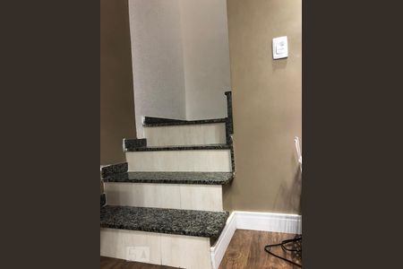 Apartamento para alugar com 90m², 2 quartos e 1 vaga Apartamento para alugar com 90m², 2 quartos e 1 vagaEscada para Cobertura