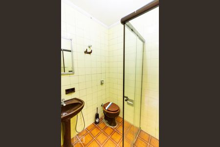 Casa de condomínio à venda com 230m², 3 quartos e 2 vagasBanheiro de Serviço