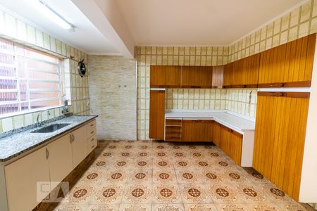 Casa de condomínio à venda com 230m², 3 quartos e 2 vagasCozinha - Armários