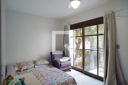 Casa de condomínio à venda com 250m², 4 quartos e 2 vagasSuíte