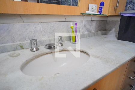 Casa de condomínio à venda com 250m², 4 quartos e 2 vagasBanheiro da Suíte